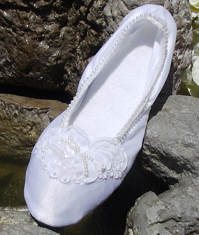 Flat bridal shoes